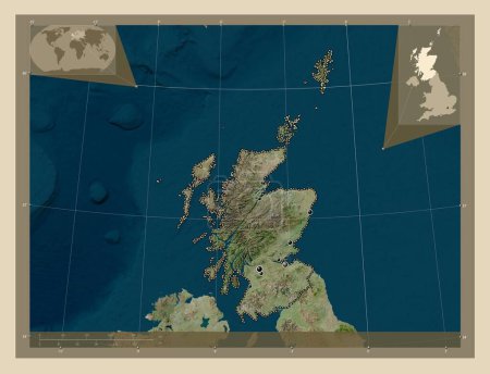 Téléchargez les photos : Ecosse, région du Royaume-Uni. Carte satellite haute résolution. Emplacements des grandes villes de la région. Corner cartes de localisation auxiliaires - en image libre de droit