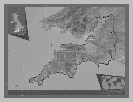 Téléchargez les photos : Sud-ouest, région du Royaume-Uni. Carte d'altitude en niveaux de gris avec lacs et rivières. Emplacements et noms des grandes villes de la région. Corner cartes de localisation auxiliaires - en image libre de droit