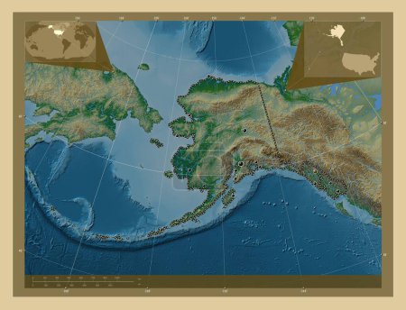 Téléchargez les photos : Alaska, État des États-Unis d'Amérique. Carte d'altitude colorée avec lacs et rivières. Emplacements des grandes villes de la région. Corner cartes de localisation auxiliaires - en image libre de droit