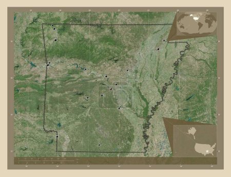 Téléchargez les photos : Arkansas, État des États-Unis d'Amérique. Carte satellite haute résolution. Emplacements des grandes villes de la région. Corner cartes de localisation auxiliaires - en image libre de droit