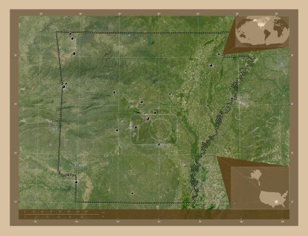 Foto de Arkansas, estado de los Estados Unidos de América. Mapa satelital de baja resolución. Ubicaciones de las principales ciudades de la región. Mapas de ubicación auxiliares de esquina - Imagen libre de derechos