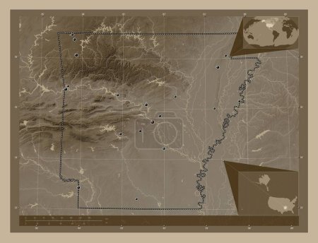 Téléchargez les photos : Arkansas, État des États-Unis d'Amérique. Carte d'altitude colorée dans des tons sépia avec des lacs et des rivières. Emplacements des grandes villes de la région. Corner cartes de localisation auxiliaires - en image libre de droit