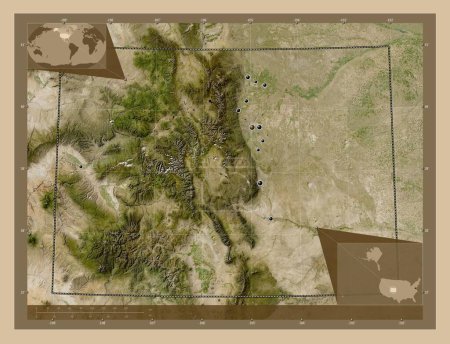 Foto de Colorado, estado de los Estados Unidos de América. Mapa satelital de baja resolución. Ubicaciones de las principales ciudades de la región. Mapas de ubicación auxiliares de esquina - Imagen libre de derechos
