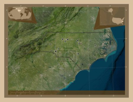 Foto de Carolina del Norte, estado de los Estados Unidos de América. Mapa satelital de baja resolución. Ubicaciones de las principales ciudades de la región. Mapas de ubicación auxiliares de esquina - Imagen libre de derechos