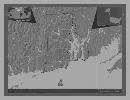 Téléchargez les photos : Rhode Island, État des États-Unis d'Amérique. Carte d'altitude de Bilevel avec lacs et rivières. Emplacements et noms des grandes villes de la région. Corner cartes de localisation auxiliaires - en image libre de droit
