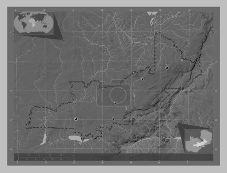 Téléchargez les photos : Centre, région de Zambie. Carte d'altitude en niveaux de gris avec lacs et rivières. Emplacements des grandes villes de la région. Corner cartes de localisation auxiliaires - en image libre de droit