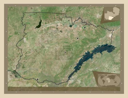 Téléchargez les photos : Sud, région de Zambie. Carte satellite haute résolution. Emplacements des grandes villes de la région. Corner cartes de localisation auxiliaires - en image libre de droit