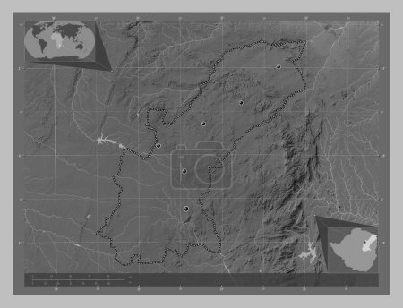 Foto de México Oriental, provincia de Zimbabue. Mapa de elevación a escala de grises con lagos y ríos. Ubicaciones de las principales ciudades de la región. Mapas de ubicación auxiliares de esquina - Imagen libre de derechos