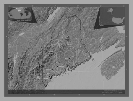 Téléchargez les photos : Maine, État des États-Unis d'Amérique. Carte d'altitude de Bilevel avec lacs et rivières. Emplacements et noms des grandes villes de la région. Corner cartes de localisation auxiliaires - en image libre de droit