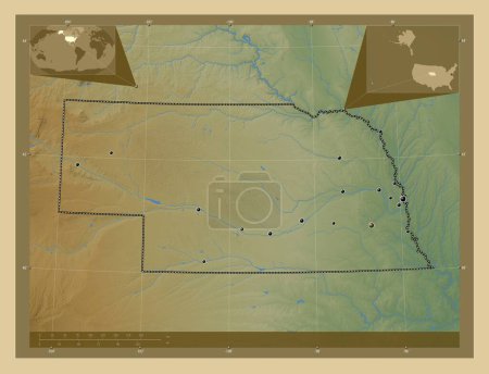 Foto de Nebraska, estado de los Estados Unidos de América. Mapa de elevación de colores con lagos y ríos. Ubicaciones de las principales ciudades de la región. Mapas de ubicación auxiliares de esquina - Imagen libre de derechos