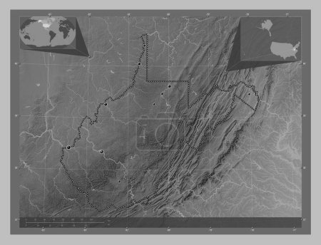 Téléchargez les photos : Virginie occidentale, État des États-Unis d'Amérique. Carte d'altitude en niveaux de gris avec lacs et rivières. Emplacements des grandes villes de la région. Corner cartes de localisation auxiliaires - en image libre de droit