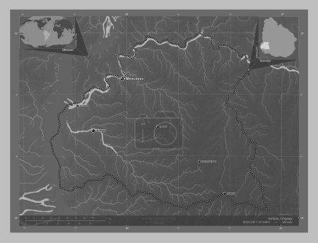 Foto de Soriano, departamento de Uruguay. Mapa de elevación a escala de grises con lagos y ríos. Ubicaciones y nombres de las principales ciudades de la región. Mapas de ubicación auxiliares de esquina - Imagen libre de derechos