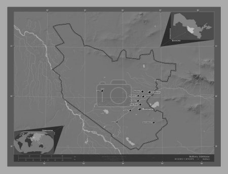 Téléchargez les photos : Bukhoro, région d'Ouzbékistan. Carte d'altitude de Bilevel avec lacs et rivières. Emplacements et noms des grandes villes de la région. Corner cartes de localisation auxiliaires - en image libre de droit