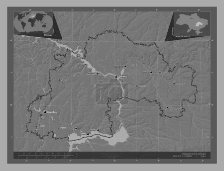 Téléchargez les photos : Dnipropetrov'k, région de l'Ukraine. Carte d'altitude de Bilevel avec lacs et rivières. Emplacements et noms des grandes villes de la région. Corner cartes de localisation auxiliaires - en image libre de droit