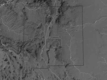 Téléchargez les photos : Nouveau-Mexique, État des États-Unis d'Amérique. Carte d'altitude en niveaux de gris avec lacs et rivières - en image libre de droit