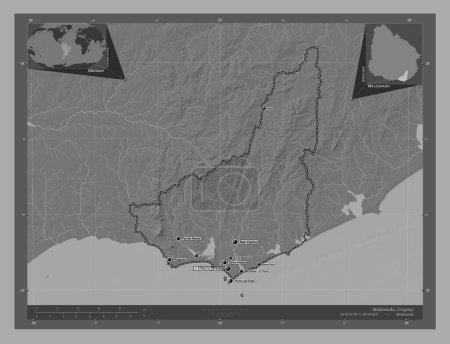 Foto de Maldonado, departamento de Uruguay. Mapa de elevación de Bilevel con lagos y ríos. Ubicaciones y nombres de las principales ciudades de la región. Mapas de ubicación auxiliares de esquina - Imagen libre de derechos