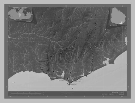 Foto de Maldonado, departamento de Uruguay. Mapa de elevación a escala de grises con lagos y ríos. Ubicaciones y nombres de las principales ciudades de la región. Mapas de ubicación auxiliares de esquina - Imagen libre de derechos