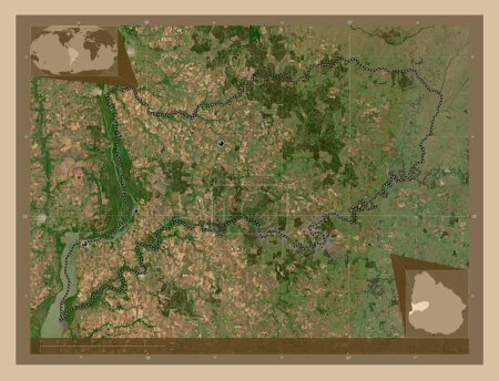 Foto de Río Negro, departamento de Uruguay. Mapa satelital de baja resolución. Ubicaciones de las principales ciudades de la región. Mapas de ubicación auxiliares de esquina - Imagen libre de derechos