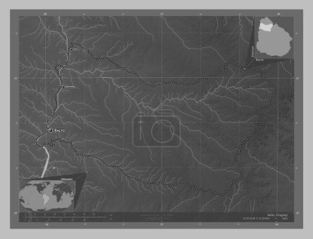 Téléchargez les photos : Salto, département de l'Uruguay. Carte d'altitude en niveaux de gris avec lacs et rivières. Emplacements et noms des grandes villes de la région. Corner cartes de localisation auxiliaires - en image libre de droit