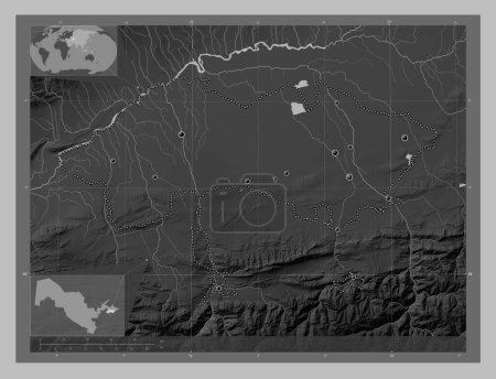 Téléchargez les photos : Ferghana, région d'Ouzbékistan. Carte d'altitude en niveaux de gris avec lacs et rivières. Emplacements des grandes villes de la région. Corner cartes de localisation auxiliaires - en image libre de droit