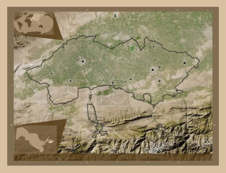 Téléchargez les photos : Ferghana, région d'Ouzbékistan. Carte satellite basse résolution. Emplacements des grandes villes de la région. Corner cartes de localisation auxiliaires - en image libre de droit