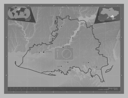 Foto de Kherson, región de Ucrania. Mapa de elevación a escala de grises con lagos y ríos. Ubicaciones y nombres de las principales ciudades de la región. Mapas de ubicación auxiliares de esquina - Imagen libre de derechos
