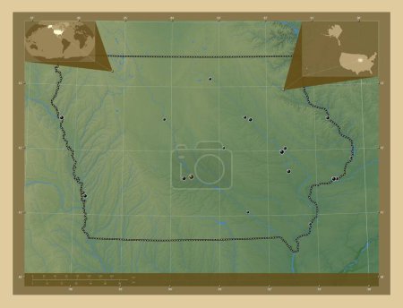 Foto de Iowa, estado de los Estados Unidos de América. Mapa de elevación de colores con lagos y ríos. Ubicaciones de las principales ciudades de la región. Mapas de ubicación auxiliares de esquina - Imagen libre de derechos