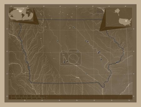 Foto de Iowa, estado de los Estados Unidos de América. Mapa de elevación coloreado en tonos sepia con lagos y ríos. Ubicaciones de las principales ciudades de la región. Mapas de ubicación auxiliares de esquina - Imagen libre de derechos