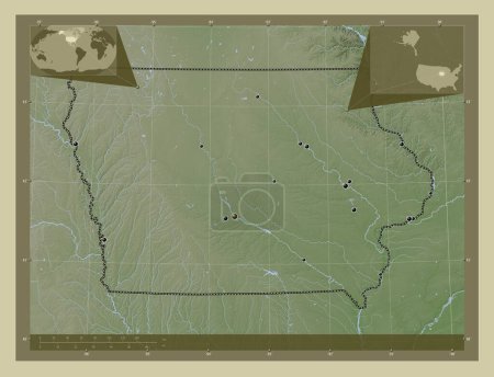 Foto de Iowa, estado de los Estados Unidos de América. Mapa de elevación coloreado en estilo wiki con lagos y ríos. Ubicaciones de las principales ciudades de la región. Mapas de ubicación auxiliares de esquina - Imagen libre de derechos