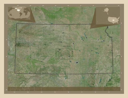 Foto de Kansas, estado de los Estados Unidos de América. Mapa satelital de alta resolución. Ubicaciones de las principales ciudades de la región. Mapas de ubicación auxiliares de esquina - Imagen libre de derechos
