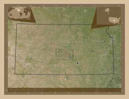 Foto de Kansas, estado de los Estados Unidos de América. Mapa satelital de baja resolución. Ubicaciones de las principales ciudades de la región. Mapas de ubicación auxiliares de esquina - Imagen libre de derechos