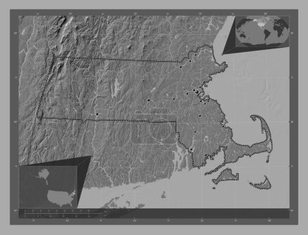 Foto de Massachusetts, estado de los Estados Unidos de América. Mapa de elevación de Bilevel con lagos y ríos. Ubicaciones de las principales ciudades de la región. Mapas de ubicación auxiliares de esquina - Imagen libre de derechos
