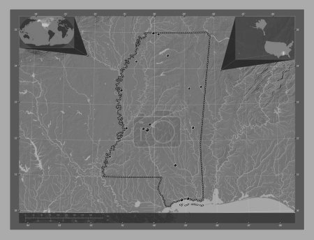 Téléchargez les photos : Mississippi, État des États-Unis d'Amérique. Carte d'altitude de Bilevel avec lacs et rivières. Emplacements des grandes villes de la région. Corner cartes de localisation auxiliaires - en image libre de droit