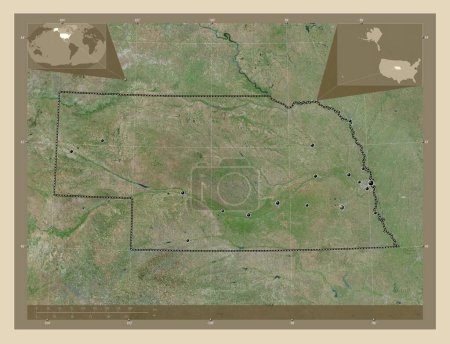 Foto de Nebraska, estado de los Estados Unidos de América. Mapa satelital de alta resolución. Ubicaciones de las principales ciudades de la región. Mapas de ubicación auxiliares de esquina - Imagen libre de derechos