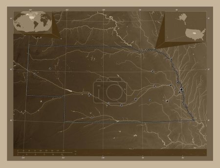 Foto de Nebraska, estado de los Estados Unidos de América. Mapa de elevación coloreado en tonos sepia con lagos y ríos. Ubicaciones de las principales ciudades de la región. Mapas de ubicación auxiliares de esquina - Imagen libre de derechos