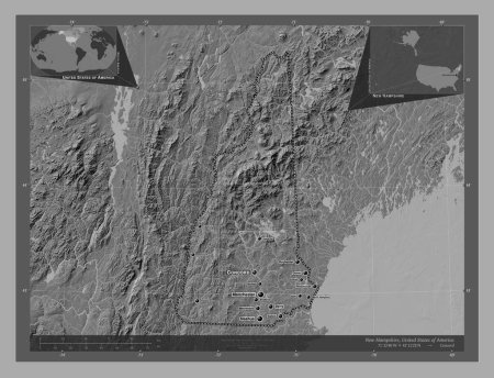 Téléchargez les photos : New Hampshire, État des États-Unis. Carte d'altitude de Bilevel avec lacs et rivières. Emplacements et noms des grandes villes de la région. Corner cartes de localisation auxiliaires - en image libre de droit