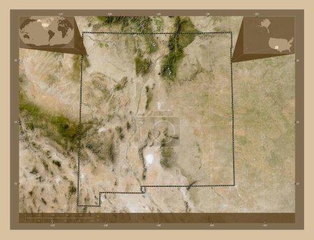 Téléchargez les photos : Nouveau-Mexique, État des États-Unis d'Amérique. Carte satellite basse résolution. Corner cartes de localisation auxiliaires - en image libre de droit