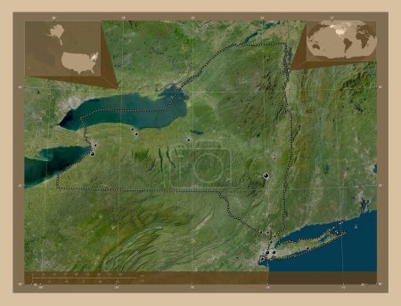 Foto de Nueva York, estado de los Estados Unidos de América. Mapa satelital de baja resolución. Ubicaciones de las principales ciudades de la región. Mapas de ubicación auxiliares de esquina - Imagen libre de derechos