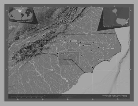 Foto de Carolina del Norte, estado de los Estados Unidos de América. Mapa de elevación de Bilevel con lagos y ríos. Ubicaciones y nombres de las principales ciudades de la región. Mapas de ubicación auxiliares de esquina - Imagen libre de derechos