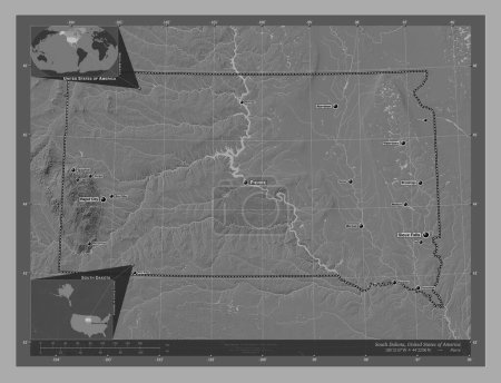 Foto de Dakota del Sur, estado de los Estados Unidos de América. Mapa de elevación de Bilevel con lagos y ríos. Ubicaciones y nombres de las principales ciudades de la región. Mapas de ubicación auxiliares de esquina - Imagen libre de derechos