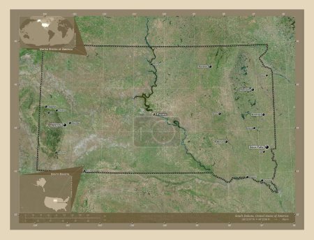 Foto de Dakota del Sur, estado de los Estados Unidos de América. Mapa satelital de alta resolución. Ubicaciones y nombres de las principales ciudades de la región. Mapas de ubicación auxiliares de esquina - Imagen libre de derechos