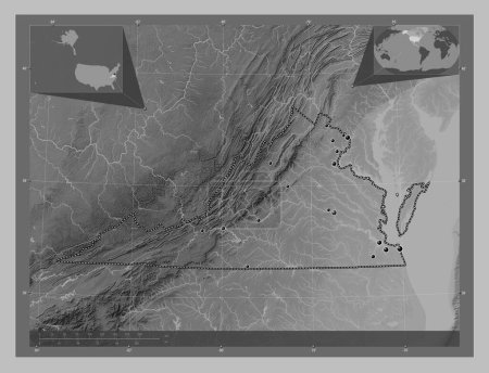 Téléchargez les photos : Virginie, État des États-Unis d'Amérique. Carte d'altitude en niveaux de gris avec lacs et rivières. Emplacements des grandes villes de la région. Corner cartes de localisation auxiliaires - en image libre de droit