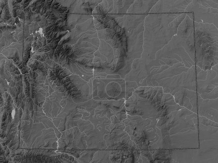 Foto de Wyoming, estado de los Estados Unidos de América. Mapa de elevación a escala de grises con lagos y ríos - Imagen libre de derechos