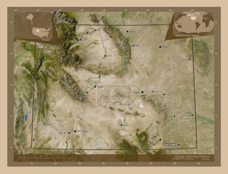Foto de Wyoming, estado de los Estados Unidos de América. Mapa satelital de baja resolución. Ubicaciones y nombres de las principales ciudades de la región. Mapas de ubicación auxiliares de esquina - Imagen libre de derechos