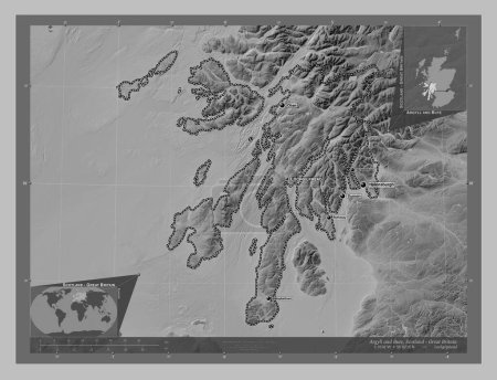 Téléchargez les photos : Argyll et Bute, région d'Écosse - Grande-Bretagne. Carte d'altitude en niveaux de gris avec lacs et rivières. Emplacements et noms des grandes villes de la région. Corner cartes de localisation auxiliaires - en image libre de droit