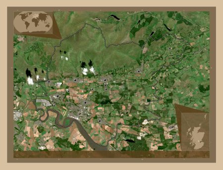 Foto de Clackmannanshire, región de Escocia - Gran Bretaña. Mapa satelital de baja resolución. Ubicaciones de las principales ciudades de la región. Mapas de ubicación auxiliares de esquina - Imagen libre de derechos