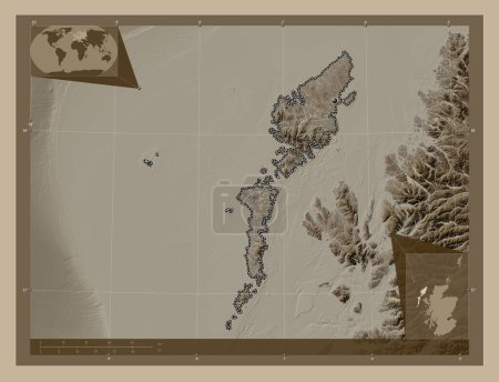 Téléchargez les photos : Na h-Eileanan Siar, région d'Écosse - Grande-Bretagne. Carte d'altitude colorée dans des tons sépia avec des lacs et des rivières. Corner cartes de localisation auxiliaires - en image libre de droit