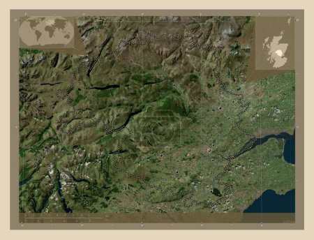 Foto de Perth y Kinross, región de Escocia - Gran Bretaña. Mapa satelital de alta resolución. Ubicaciones de las principales ciudades de la región. Mapas de ubicación auxiliares de esquina - Imagen libre de derechos