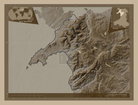 Foto de Gwynedd, región de Gales - Gran Bretaña. Mapa de elevación coloreado en tonos sepia con lagos y ríos. Ubicaciones y nombres de las principales ciudades de la región. Mapas de ubicación auxiliares de esquina - Imagen libre de derechos