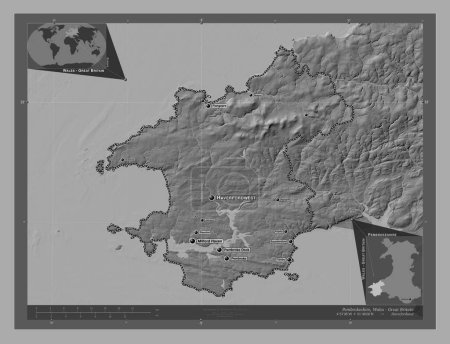 Téléchargez les photos : Pembrokeshire, région du Pays de Galles - Grande-Bretagne. Carte d'altitude de Bilevel avec lacs et rivières. Emplacements et noms des grandes villes de la région. Corner cartes de localisation auxiliaires - en image libre de droit
